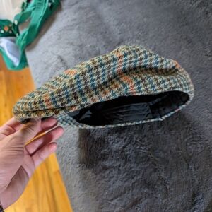 Stylish Houndstooth Flat Cap